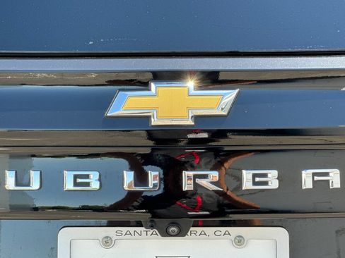 Used 2025 Chevrolet Suburban LT RWD image 48