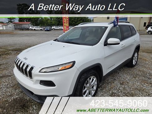 Used 2016 Jeep Cherokee Latitude FWD image 1