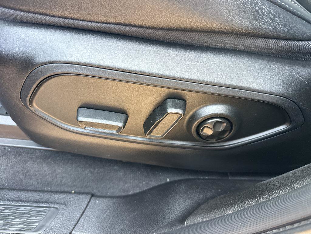 Used 2023 Jeep Grand Cherokee L Limited RWD image 32