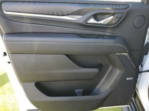 Used 2024 GMC Yukon XL Denali image 17