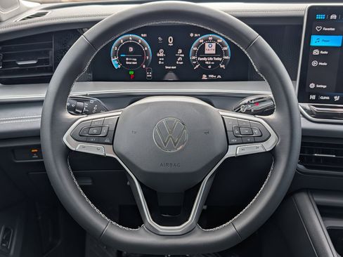 New 2026 Volkswagen Tiguan SE AWD/4WD image 8