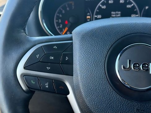 Used 2018 Jeep Grand Cherokee Altitude image 12