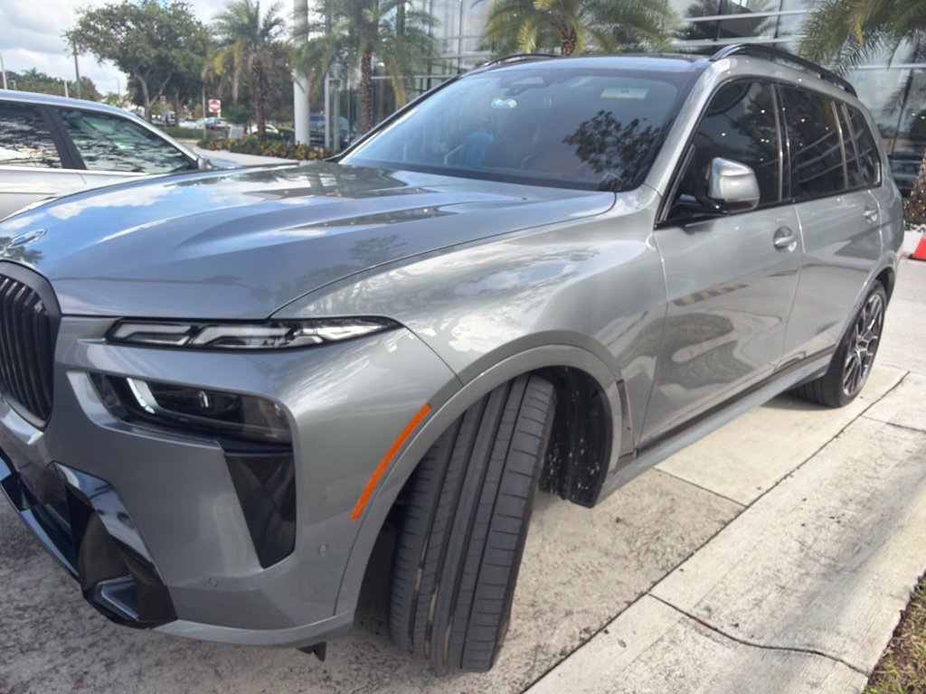 Certified 2024 BMW X7 xDrive40i w/ M Sport Package AWD/4WD image 4