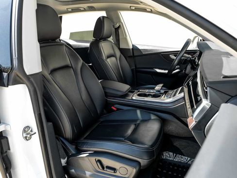 Used 2022 Audi Q8 Premium image 38