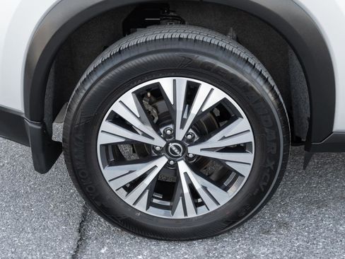 Used 2023 Nissan Rogue SV image 38