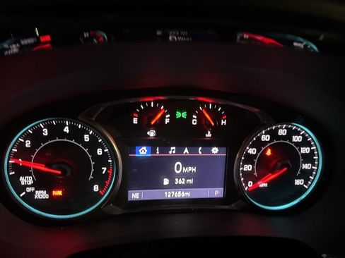 Used 2021 Chevrolet Traverse LT image 14