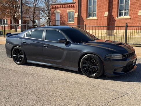Used 2019 Dodge Charger R/T image 2