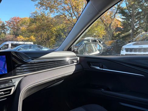 Used 2025 Toyota Camry LE image 34