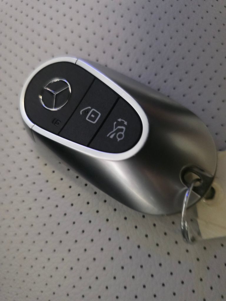Used 2024 Mercedes-Benz GLC 300 4MATIC image 35