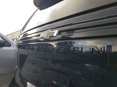 Used 2023 Chevrolet Suburban Z71 w/ Luxury Package AWD/4WD image 6