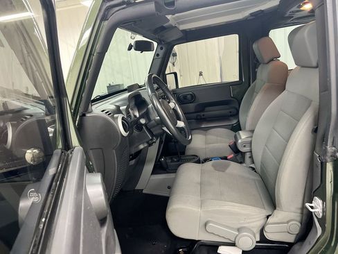 Used 2008 Jeep Wrangler Sahara w/ Dual Top Group image 17