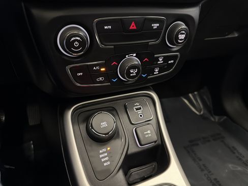 Used 2018 Jeep Compass Latitude w/ Popular Equipment Group AWD/4WD image 22