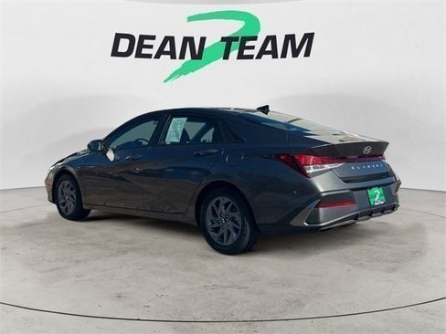 Used 2024 Hyundai Elantra SEL image 6