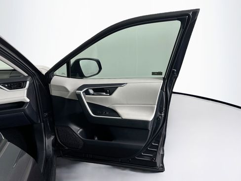 Used 2025 Toyota RAV4 XLE w/ Convenience Package FWD image 34