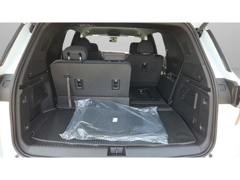 New 2026 Chevrolet Traverse LT w/ Midnight/Sport Edition FWD image 13