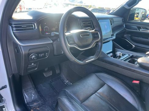 Used 2024 Jeep Wagoneer L Series II RWD image 24