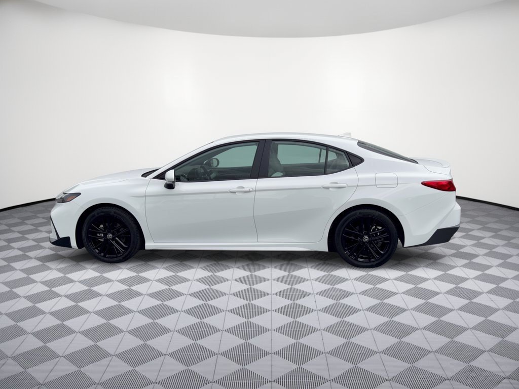 Used 2026 Toyota Camry SE FWD image 2