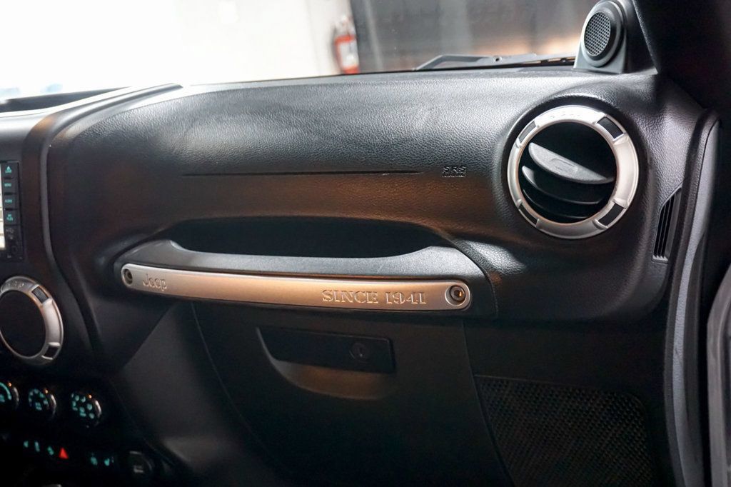 Used 2013 Jeep Wrangler Rubicon w/ PWR Convenience Group AWD/4WD image 27