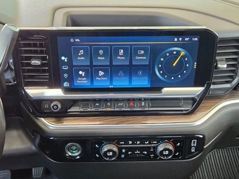 Used 2022 Chevrolet Silverado 1500 LT AWD/4WD image 16
