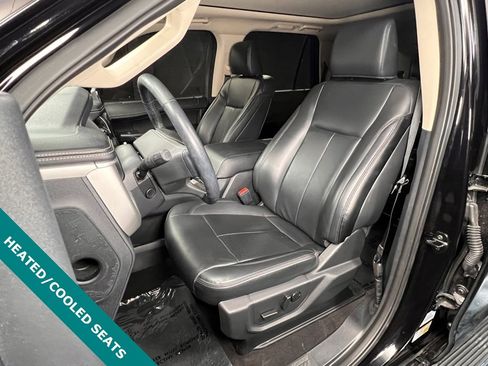 Used 2023 Ford Expedition XLT image 3