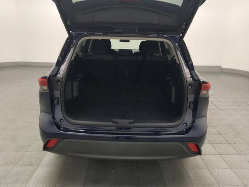 Used 2021 Toyota Highlander LE FWD image 29