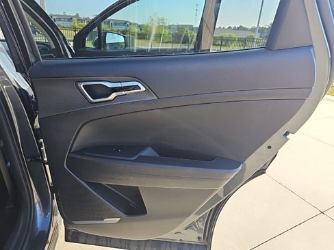 Used 2025 Kia Sportage LX FWD image 18