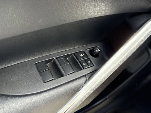 Used 2024 Toyota Corolla Cross LE FWD image 16