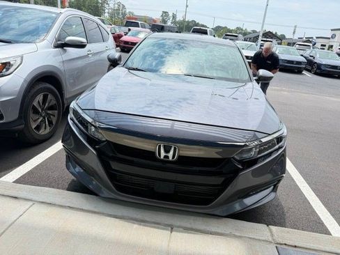 Used 2018 Honda Accord Sport image 2