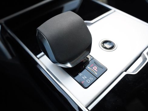 Used 2024 Land Rover Range Rover SE image 16