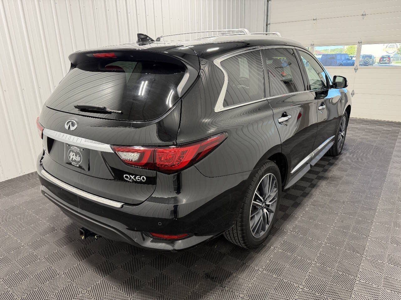 Used 2019 INFINITI QX60 Luxe w/ Essential Package AWD/4WD image 3