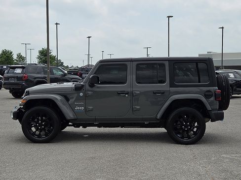 Used 2023 Jeep Wrangler Unlimited Sahara AWD/4WD image 3