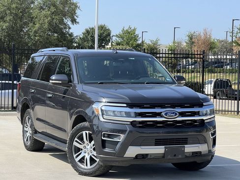 Used 2022 Ford Expedition Limited AWD/4WD image 2