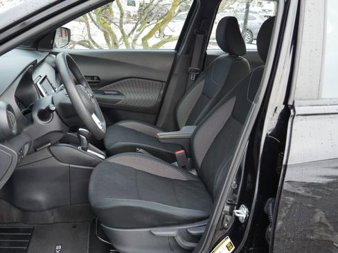 Certified 2020 Nissan Kicks S image 3