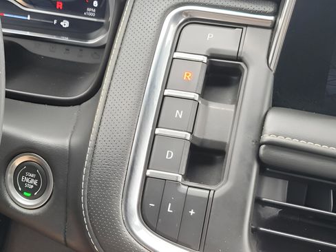 Used 2022 GMC Yukon XL SLT image 41