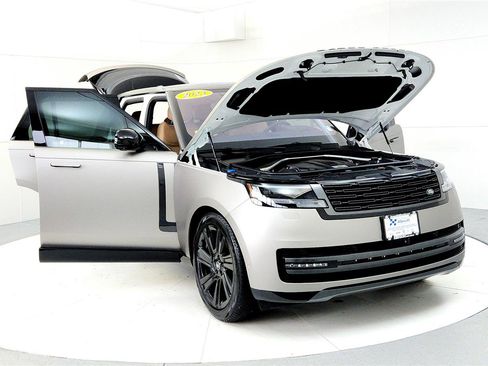 Used 2023 Land Rover Range Rover SE image 9