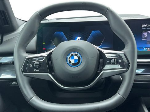 Used 2024 BMW i5 eDrive40i image 18