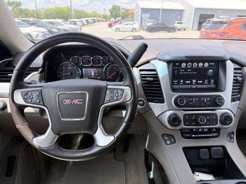 Used 2019 GMC Yukon XL SLT w/ Open Road Package AWD/4WD image 10