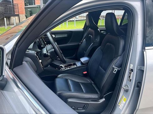 Certified 2024 Volvo XC40 B5 Plus w/ Protection Package Premier AWD/4WD image 34