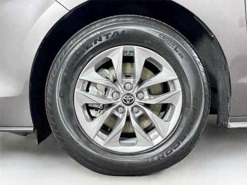 Certified 2021 Toyota Sienna XLE image 12