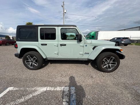 Used 2024 Jeep Wrangler Unlimited AWD/4WD image 2