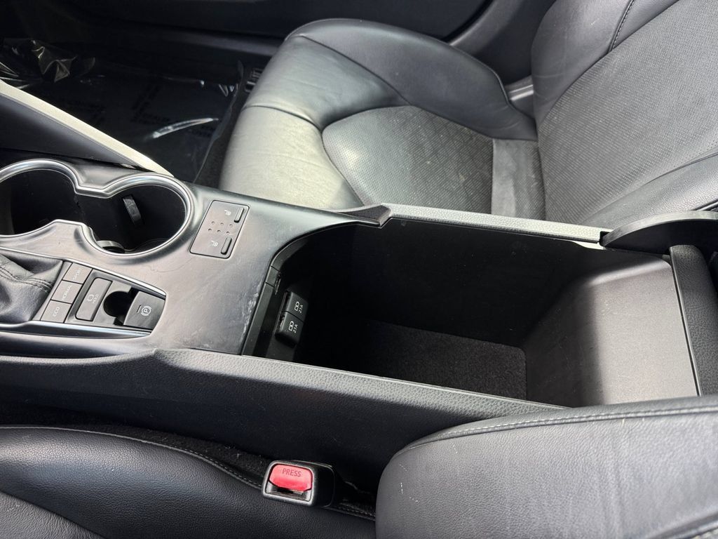 Certified 2018 Toyota Camry XSE FWD image 27