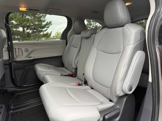 Certified 2022 Toyota Sienna XLE FWD image 15