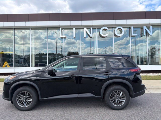 Used 2025 Nissan Rogue S AWD/4WD image 2