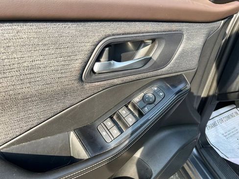 Used 2023 Nissan Rogue SV image 11