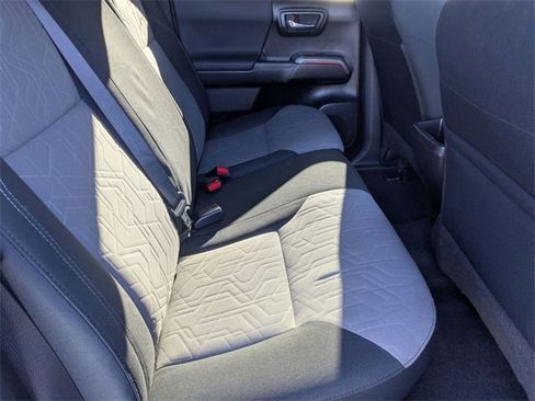 Used 2022 Toyota Tacoma TRD Off-Road image 32