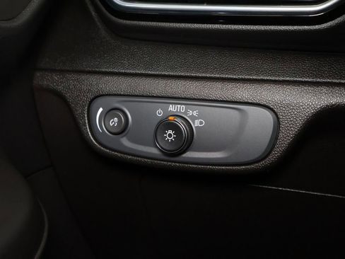 Used 2022 Chevrolet Bolt EUV LT w/ Comfort Package FWD image 25