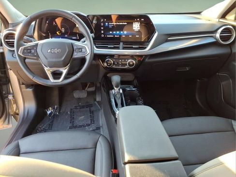 Used 2025 Chevrolet Trax ACTIV w/ Sunroof Package FWD image 14