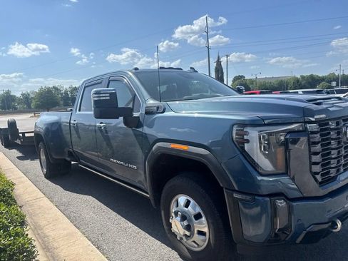 Used 2024 GMC Sierra 3500 Denali Ultimate AWD/4WD image 4
