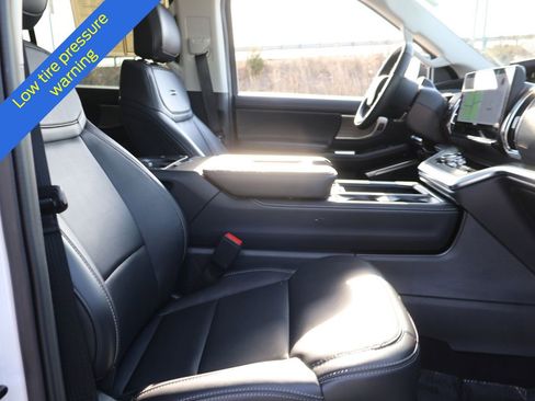 Certified 2025 Ford Expedition Platinum image 9