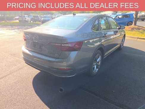 Used 2024 Volkswagen Jetta SE FWD image 12